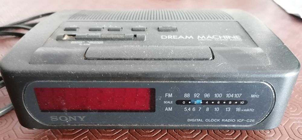 Radio despertador da "Sony", operacional, por 5€