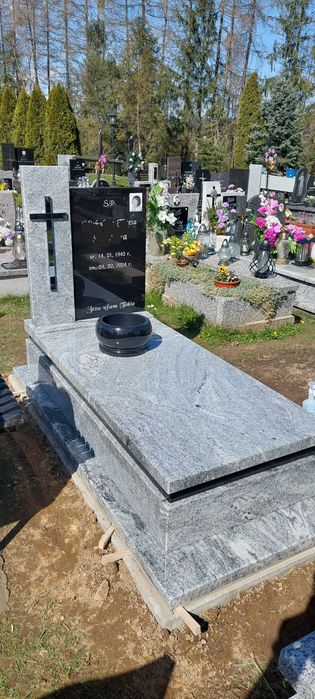 Nagrobek granitowy