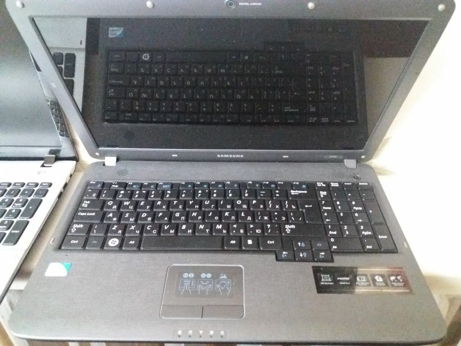Ноутбук Samsung з Win10 швидкі для гри навчання