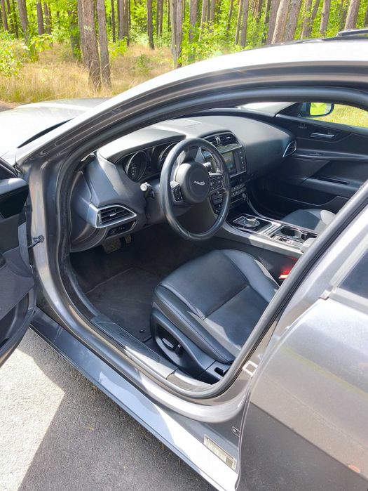 Jaguar XE 2.0 240 KM | Automat | Szyberdach | Zadbany