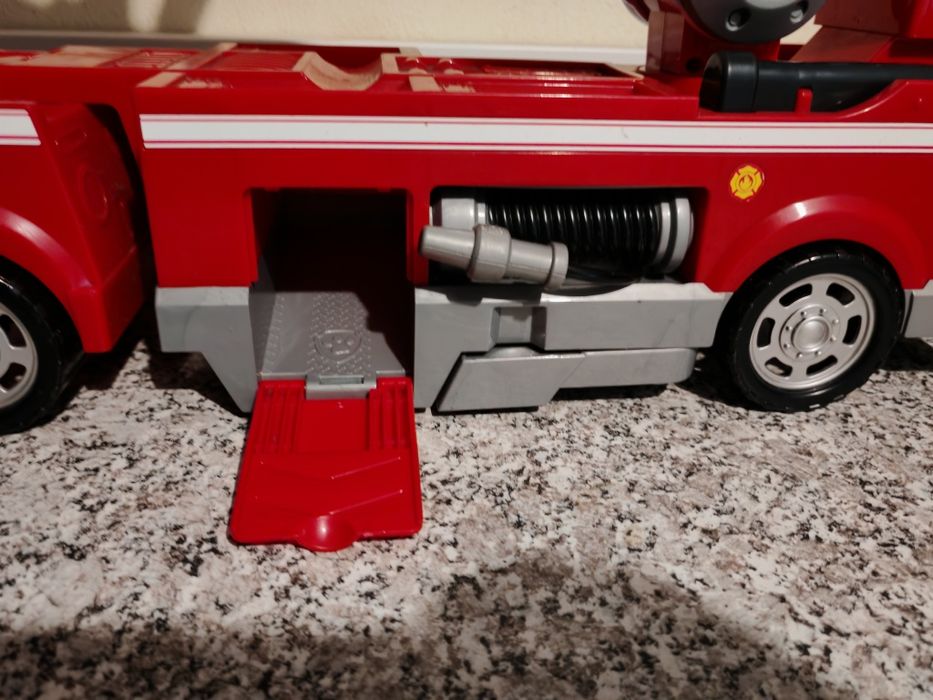 Caminhão de Bombeiros "Ultimate Rescue" do Marshal