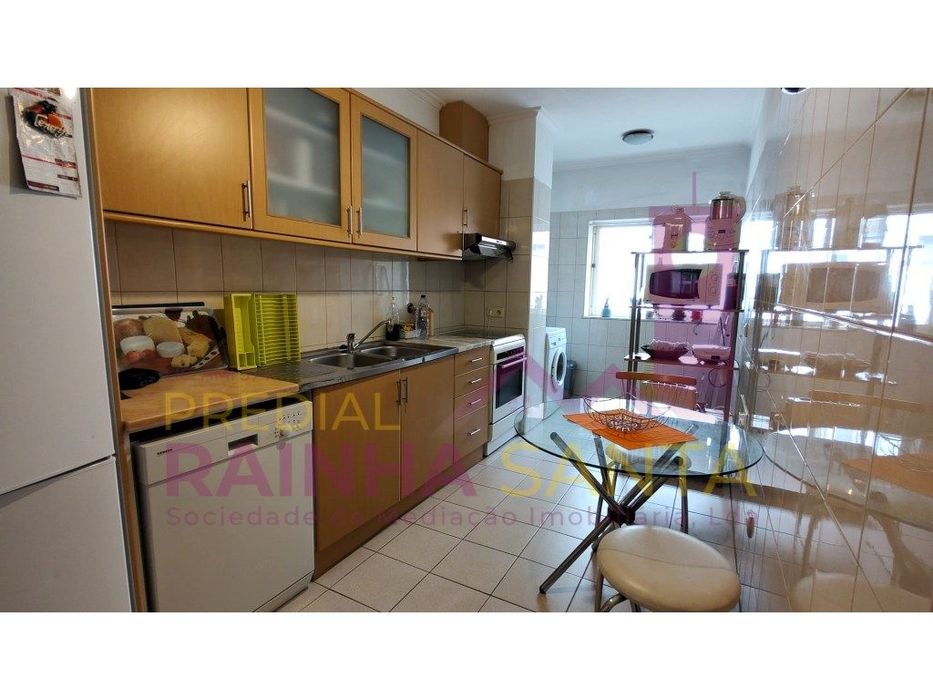 Apartamento T3 com aparcamento e arrumo - Eiras