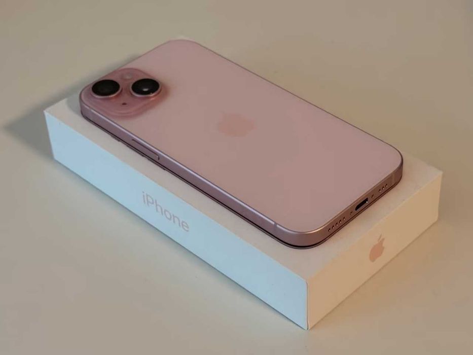 Iphone 15 w kolorze różowym
