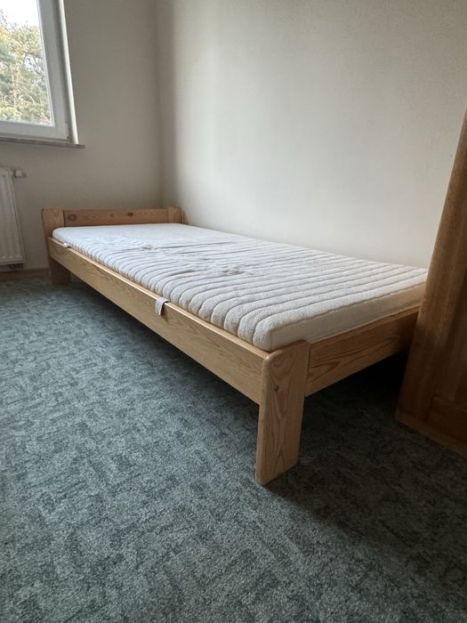 Łóżko z materacem używane