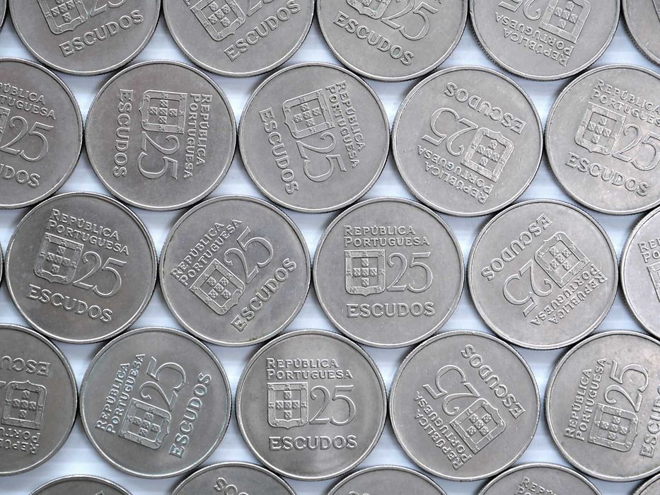 Lote de 33 Moedas 25 Escudos 1981