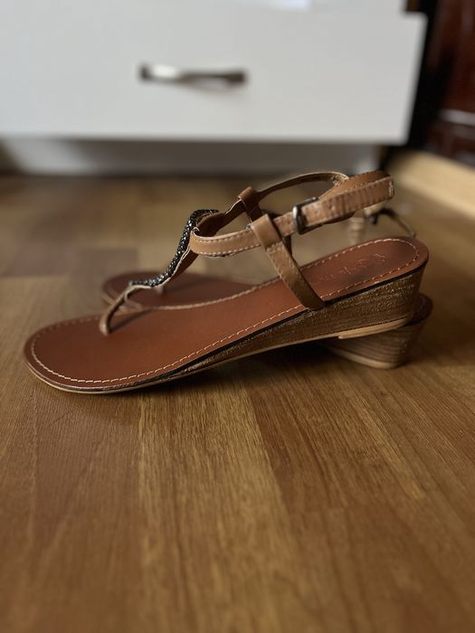 Продам шкіряні сандалі-вʼєтнамки фірми Next 41 розмір 26 см устілка