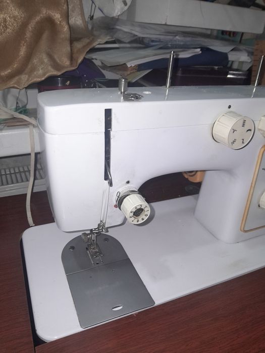 Продам Швейную машинку Чайка,