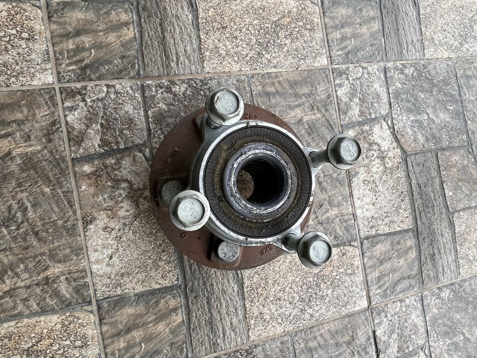 Передня ступиця Тесла модел Х