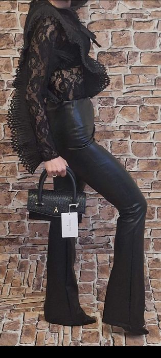 Przepiękne koronkowe czarne body  o wyjątkowym design