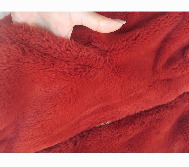 Czerwone futerko Berska M