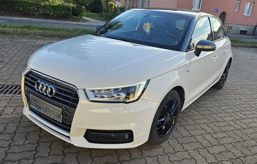 Audi A1 Sportback Audi A1 biały sportback dpf 1,4 tdi S-Line