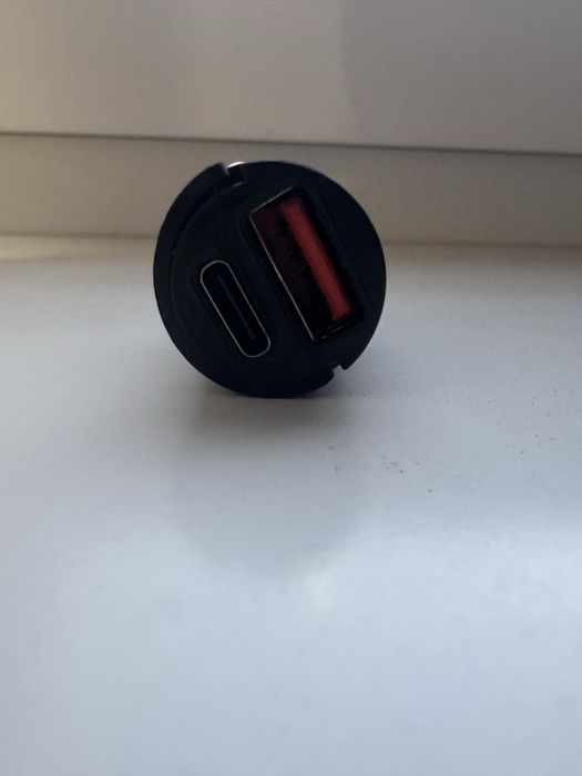 Автомобильное зарядное устройство USB