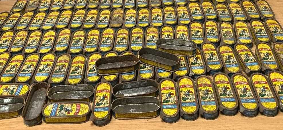 Latas vazias a conserveira de São Jorge, coleção
