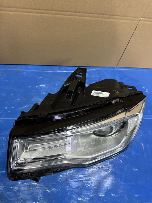 Jeep Grand cherokee Wk2 lampa Bi xenon led skrętna kompletna