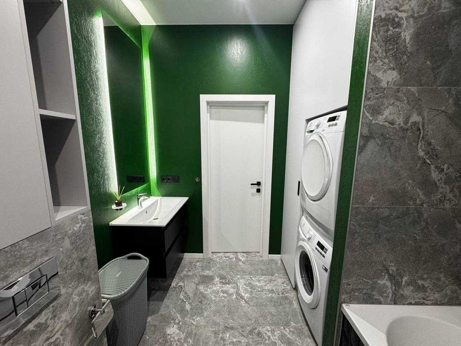 Простора квартира у житловому комплексі бізнес класу Main House