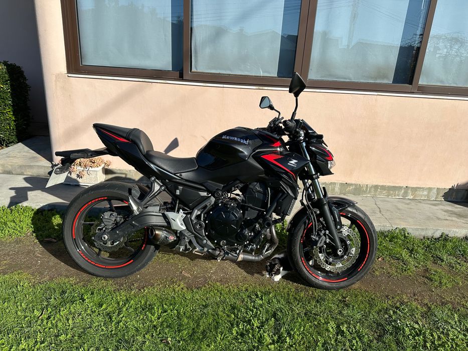 Kawasaki Z650 pouco usada