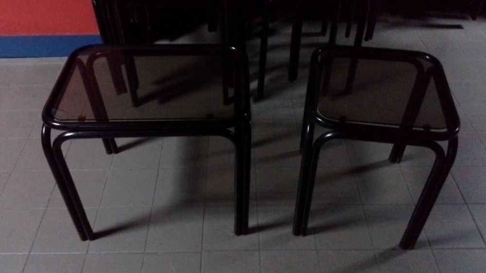 Mesas Tubo Lacado com vidro para Café ou Bar