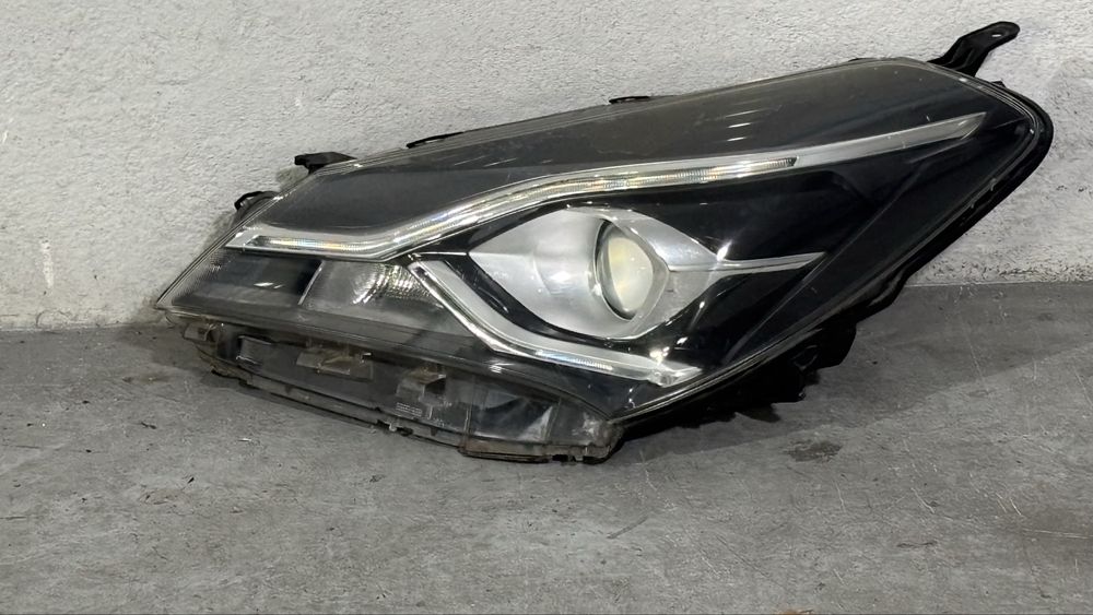Farol Dianteiro Esquerdo Toyota Yaris — HIR2 + Projetor + LED Diurno