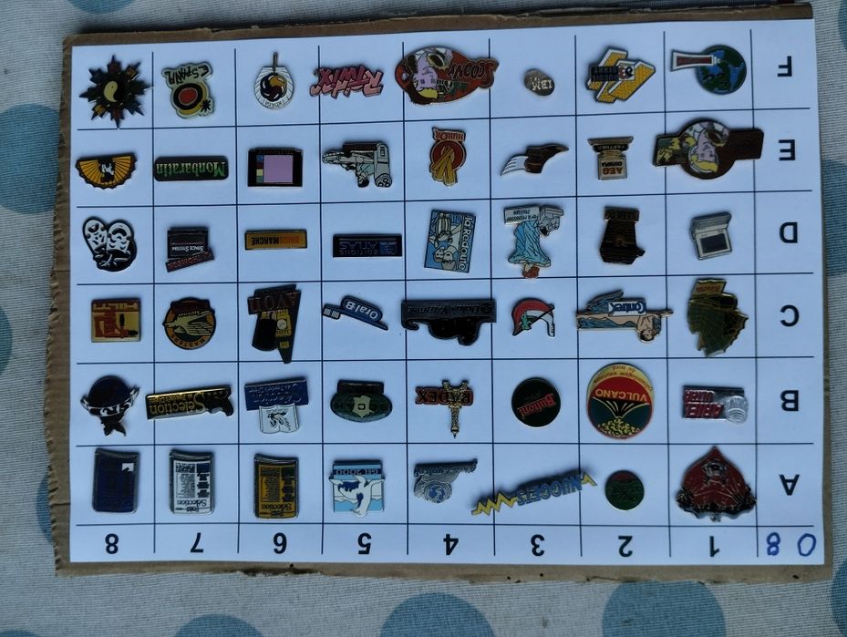(O) Pins de vários temas