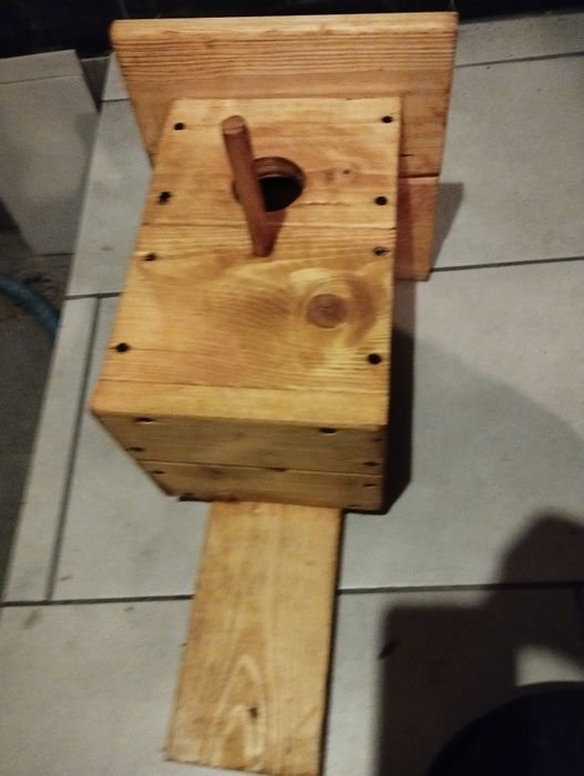 Karmnik domek dla ptaszków