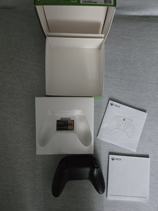 Pad Xbox Wireless Controller Carbon Black (Stan idealny + Pełen komplet)