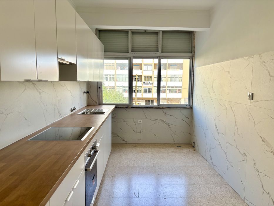 Apartamento T2 Renovado no Centro de Mem Martins