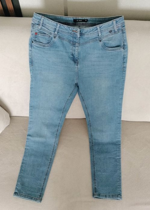 Damskie spodnie jeansowe marki Monari