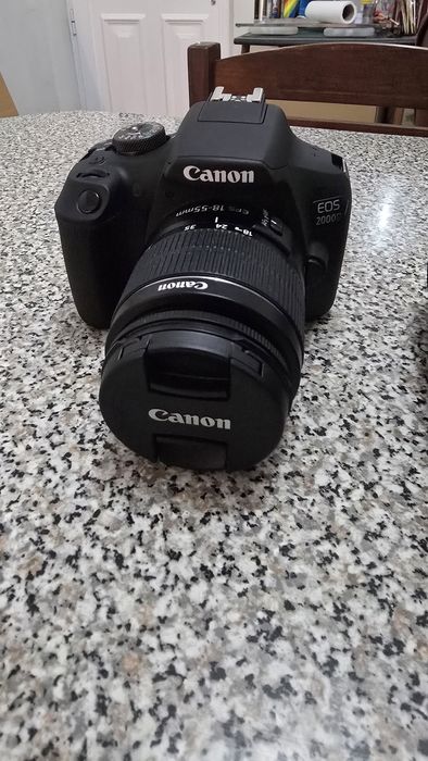 Canon D2000 Camera64740810553729120