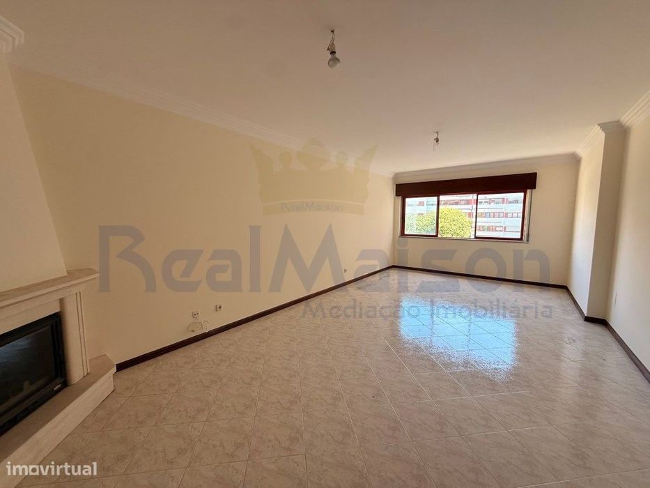 Vende-se Fantástico Apartamento c/ Parqueamento na Cavaleira