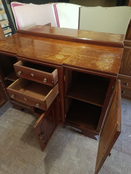 Móvel em madeira maciça + Espelho