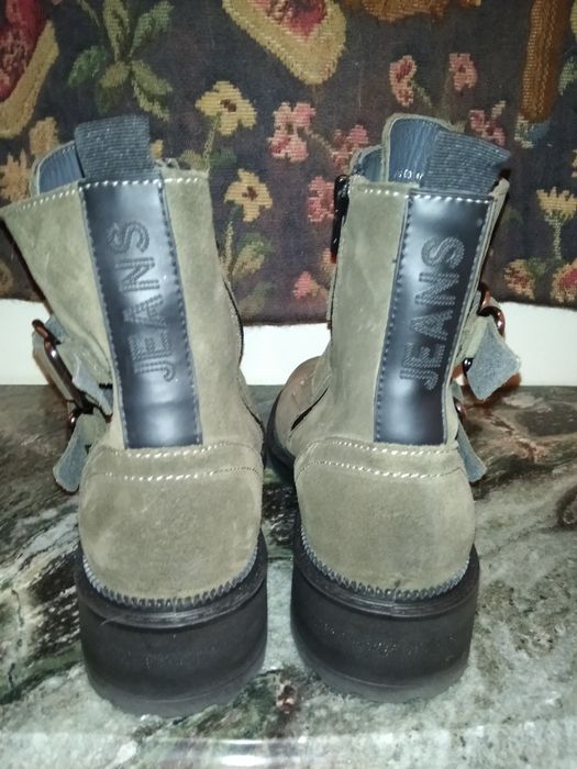 Botins para senhora em pele