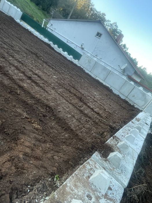 Demolições, Terraplanagem, escavações, limpezas de terreno e obras