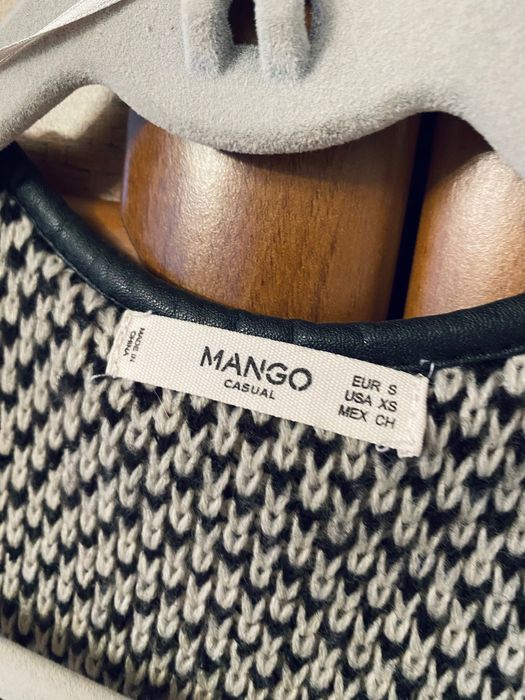 Czarny beżowy sweter kardigan Mango