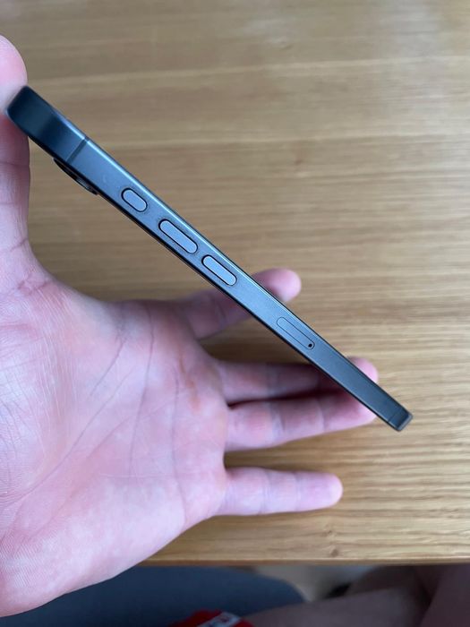 iPhone 15 Pro Max 256 (4 case, 1 z Guess)