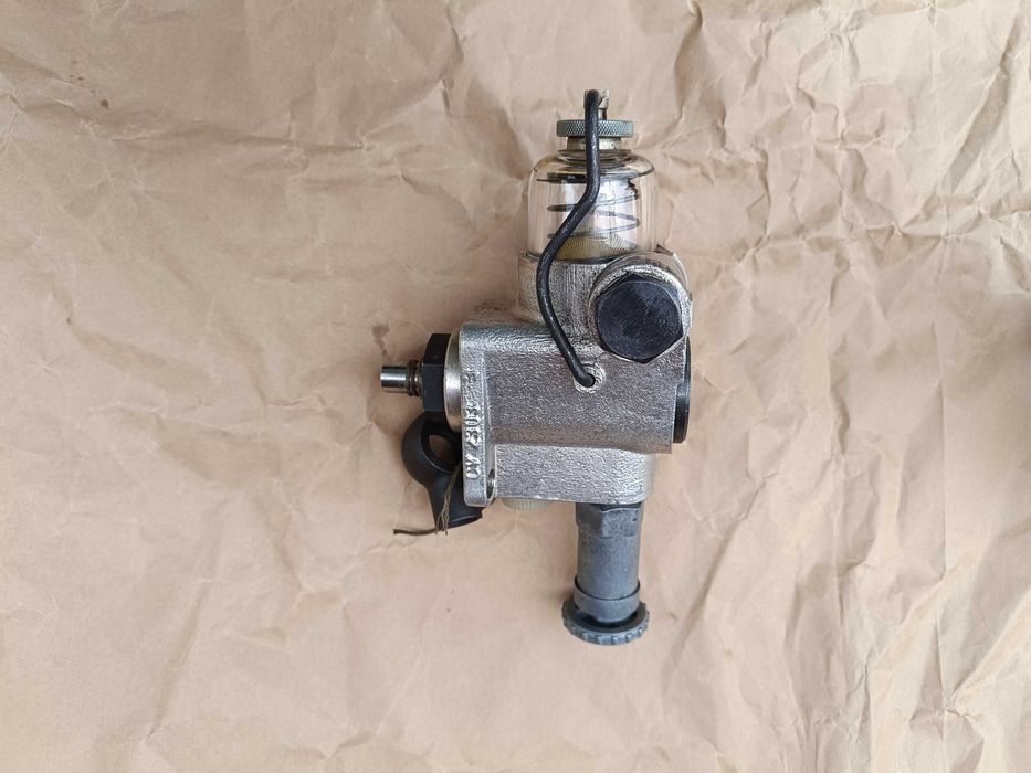 pompka zasilająca hydrauliczna damka Praga V3S, silni-k T912 paliwa