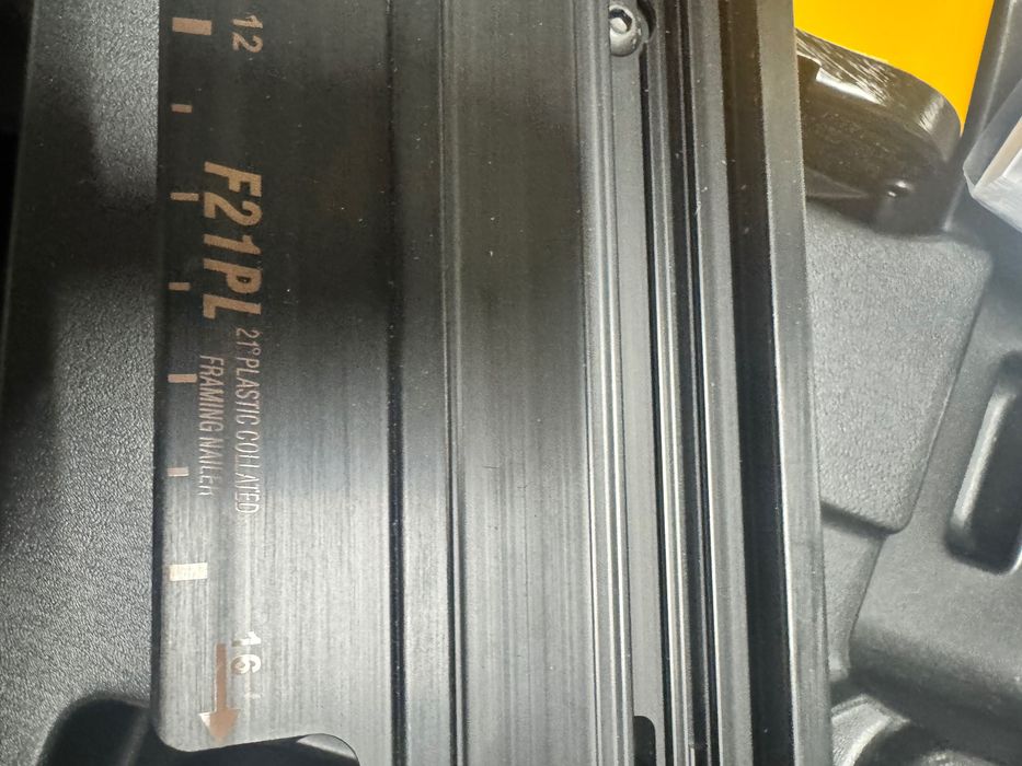 Gwoździarka pneumatyczna BOSTITCH F21PL-E – nowa, walizka