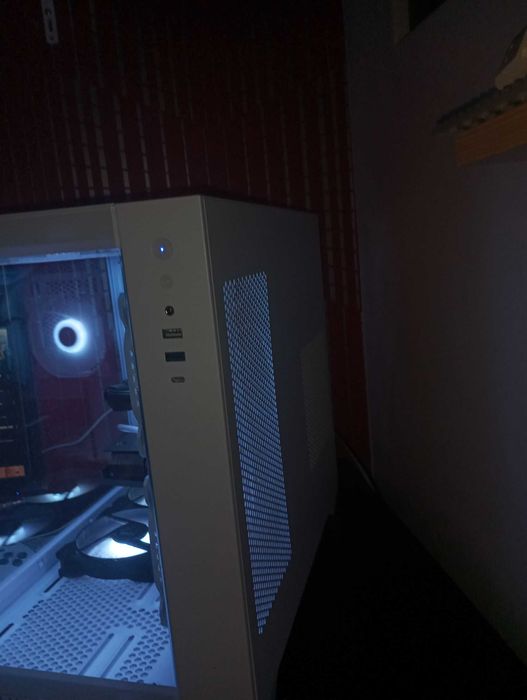white gaming pc very good condition