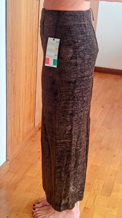 Saia comprida  castanho chocolate de tecido aveludado tamanho 38