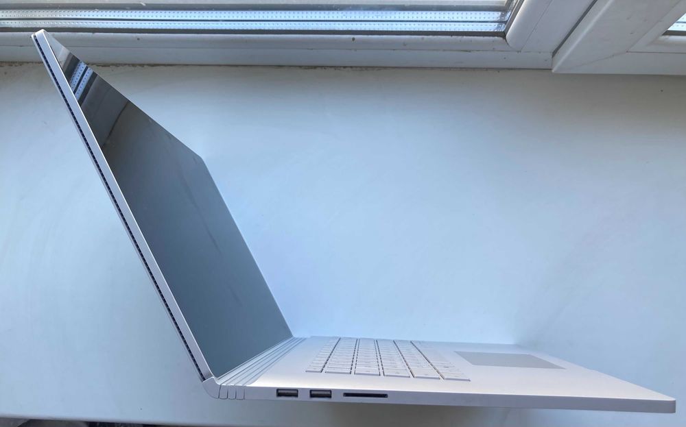 Ноутбук Microsoft Surface Book 2 15 7/16GB/NVIDIA GTX 1060 6GB Windows