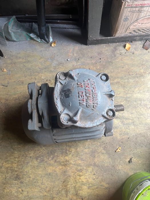 Продам взрывозашитный электродвигатель на 2.2 и 3 кВт