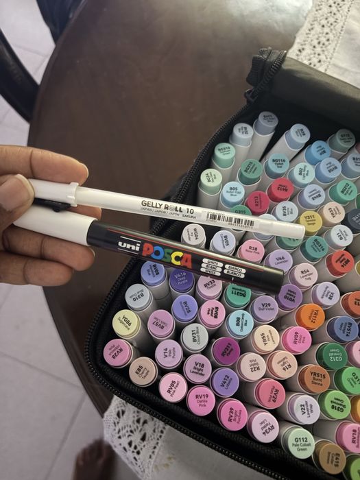 216 canetas ohuhu honululu + 2 canetas de gel posca e gelly roll