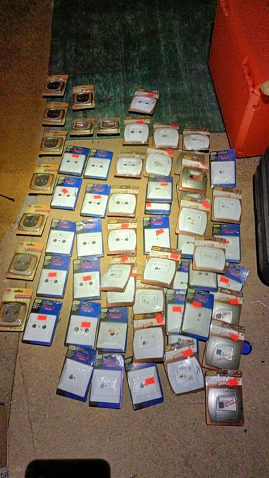 Zestaw gniazdek cena za  60 sztuk ospel akcent