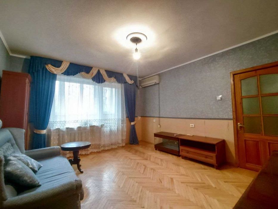 Оренда 3 кімнатної  квартири Добровольського проспект.