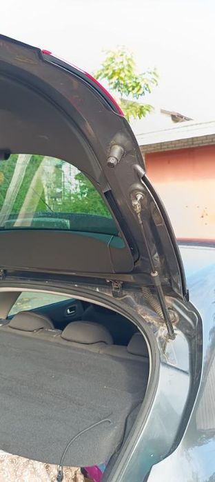 Гарний автомобіль у доглянутому стані!