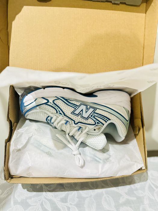 NB 740 branco e cinza, azul e branco