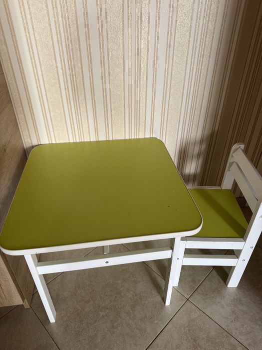 Дитячий столик та стілець