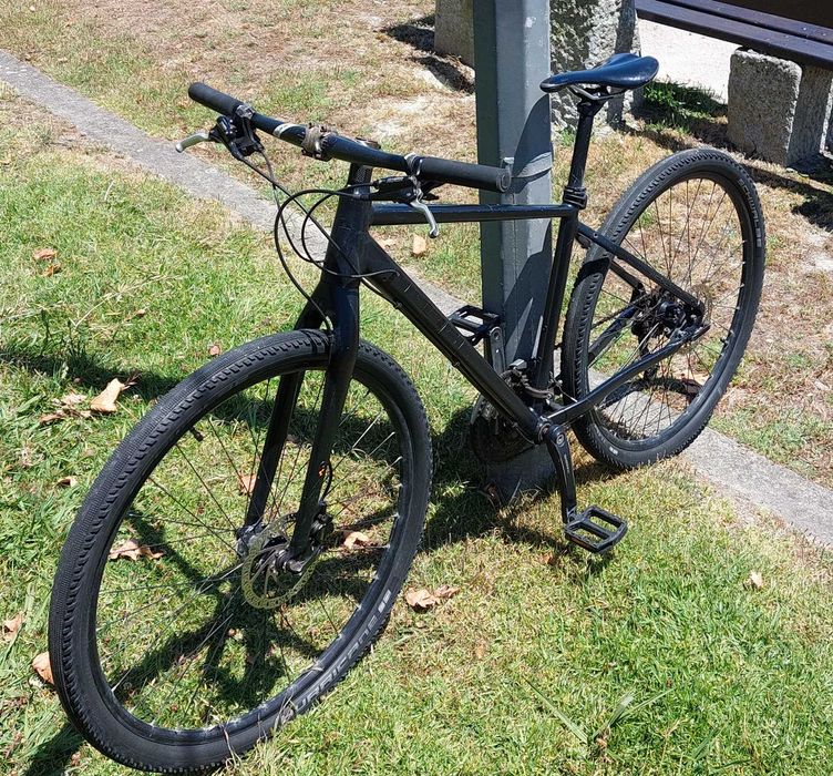 Bicicleta CUBE Hyde458255507244994561