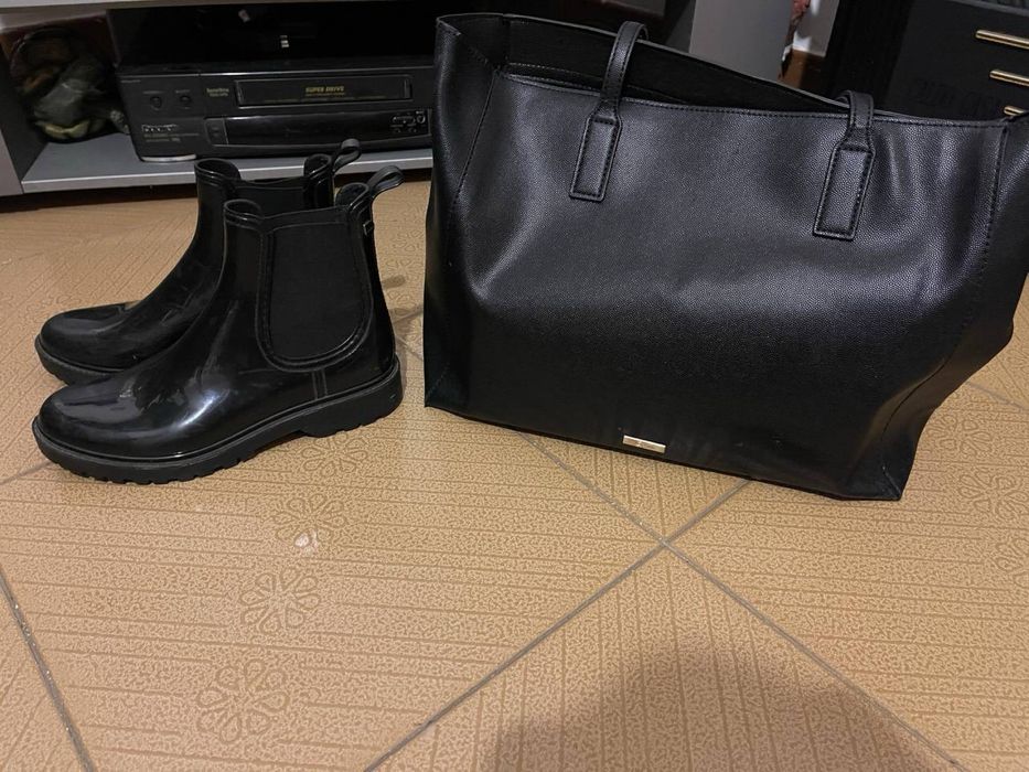 Резиновый ботинки и сумка Aldo