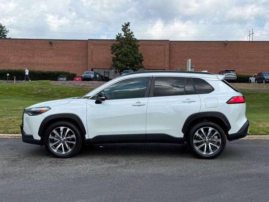 Toyota Corolla Cross XLE      2022