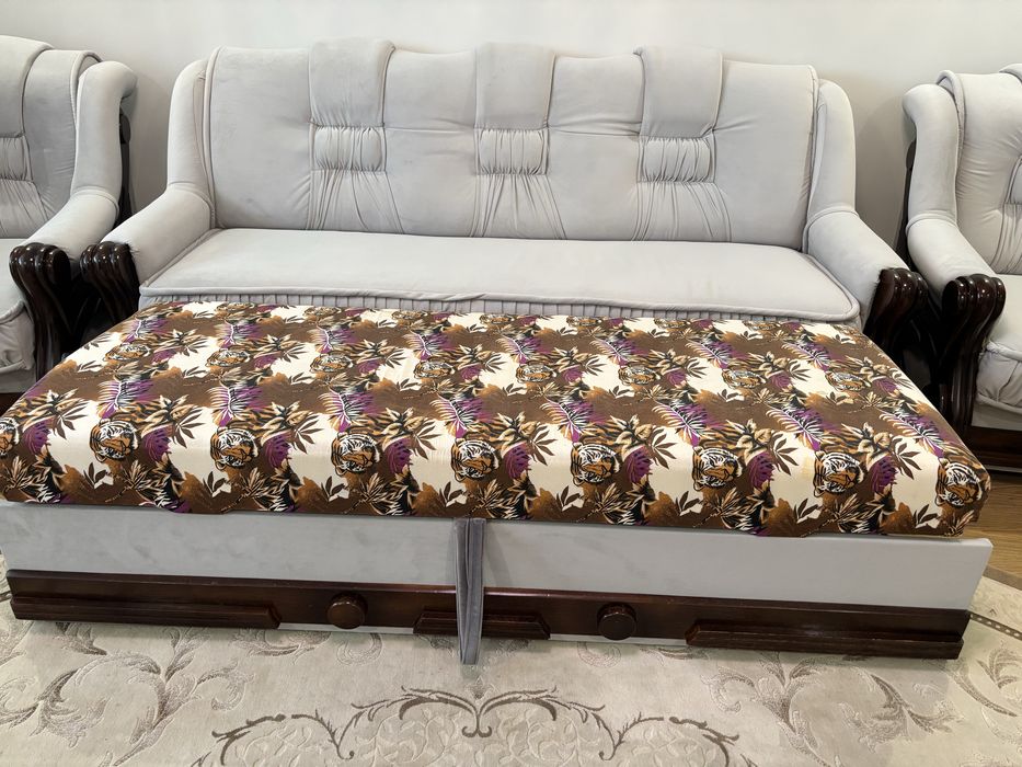 Диван + 2 крісла………..